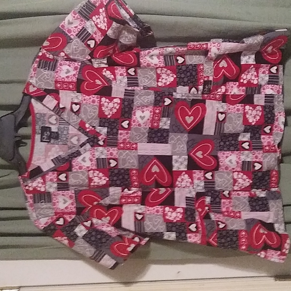 Peaches Women's XL Scrub Top.    G1